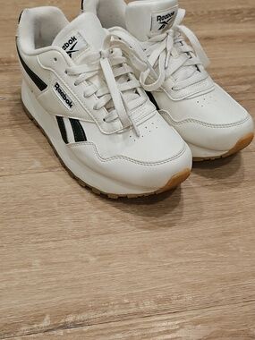 Size 8 Reebok Off White Sneakers with Green Accents